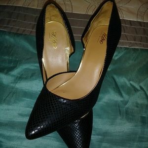 Black heels size 11